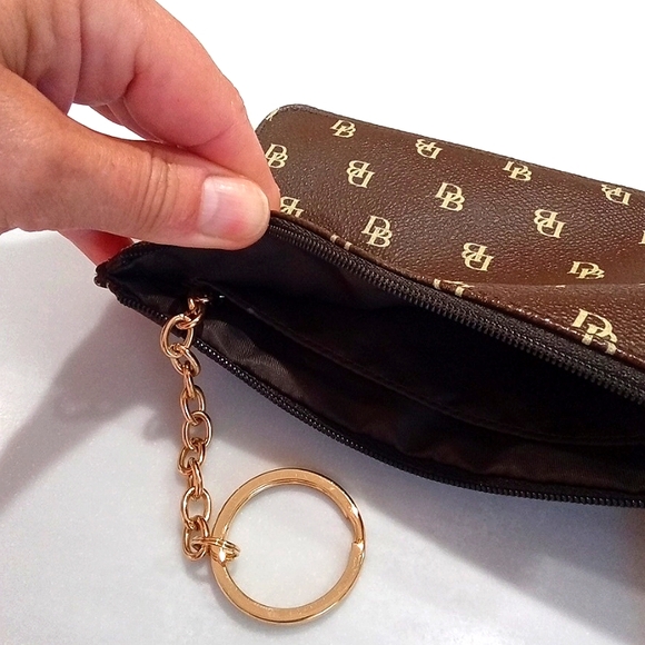 NEW! Dooney & Bourke Wristlet - Picture 3 of 5